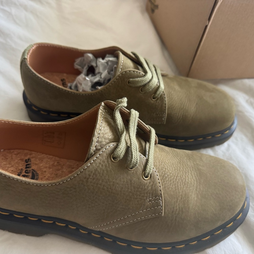 NWT Dr. Martens Muted Olive Green Oxfords - Picture 6 of 9
